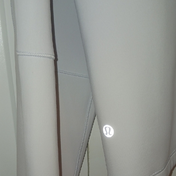 Lululemon Athletica Softstream Perfectly Oversized Light Gray Cropped Crew - Picture 5 of 6